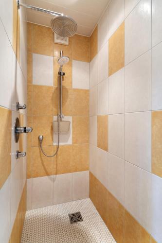 a bathroom with a shower with a glass door at Gästesuite mit Sauna in Kehl am Rhein