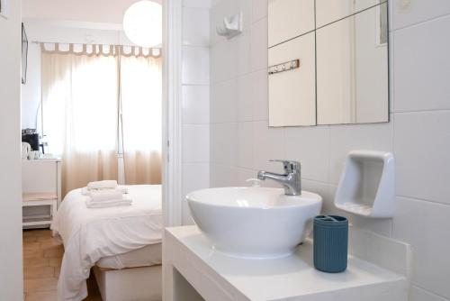 Livadia Seaside Studios 8