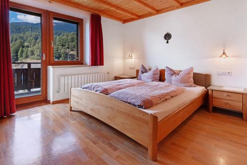 a bedroom with a bed and a large window at Appartement Egart 2 in Resia
