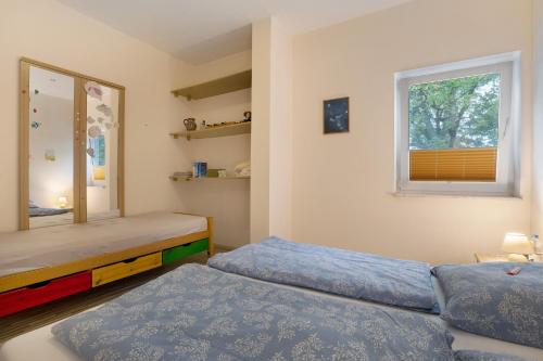 a bedroom with two beds and a window at Forst Entdecken in Forst