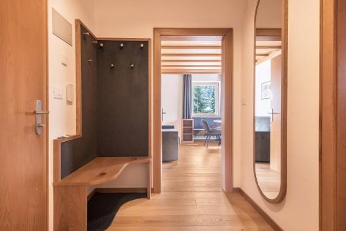 a room with a mirror and a hallway at La Grambla App Mont Seuc in Santa Cristina Gherdëina