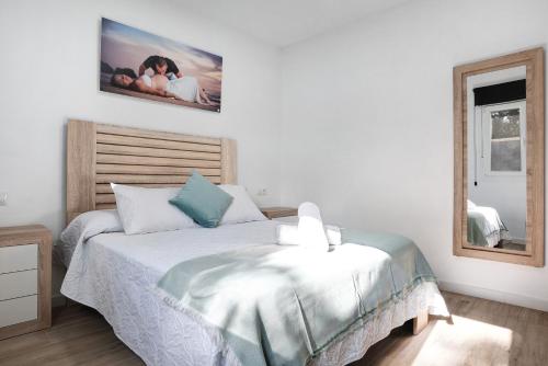a bedroom with a bed and a picture on the wall at Villa Edén in La Muela