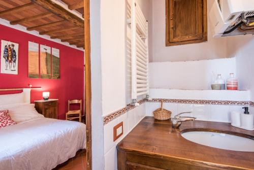 a bathroom with a sink and a bed at L'arco della Fonte in Gaiole in Chianti