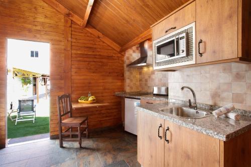 a kitchen with a sink and a microwave at los diablitos 4 in San Juan de la Rambla