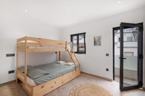 a bunk bed in a room with a mirror at Villa Alvor Rooftop in Alvor