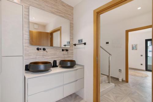 a bathroom with two sinks and a mirror at Villa Alvor Rooftop in Alvor