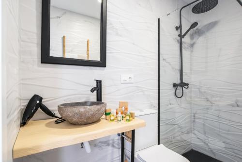 a bathroom with a sink and a shower at Casa Bombón in Vejer de la Frontera