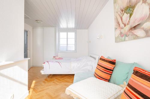 a living room with a bed and a couch at Chambres d’hôtes Chantal Hereaudeau in Ars-en-Ré