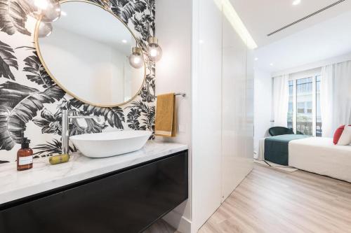 Luxury and Design in front of Parque del Retiro