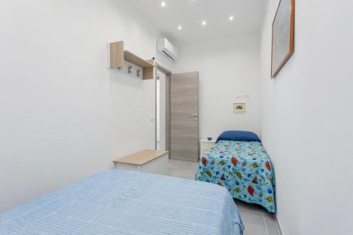 a white room with a bed and a small bedroom at Villa Mare Blu in Palermo
