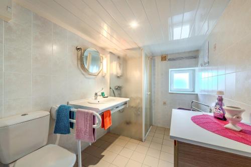 a bathroom with a sink and a toilet at Maison de caractère à Roscoff in Roscoff