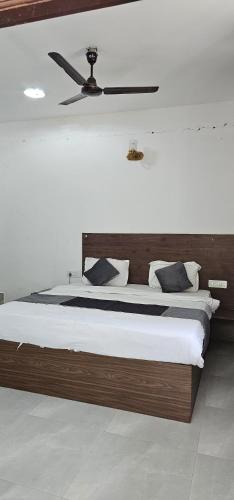 a bedroom with a bed with a ceiling fan at Hotel blue ocean baga beach away in Arpora