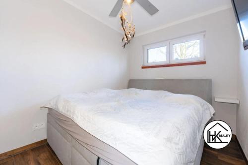 a white bedroom with a bed in a room at Ferienwohnung Lahost in Lahošt