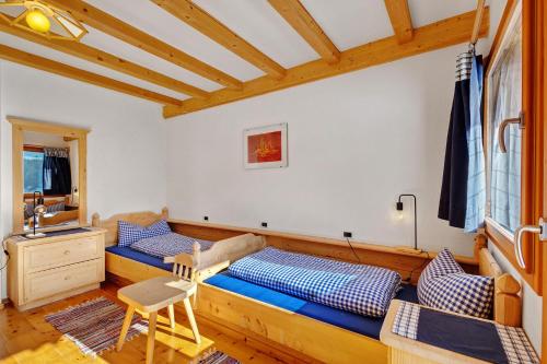 a room with two beds and a sink at Lüch dl Pinter in San Martino in Badia