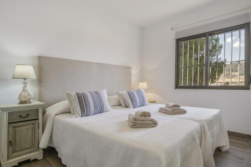 a bedroom with two beds with towels on them at Las Mimosas Ronda in Ronda