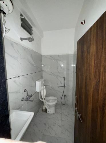 a bathroom with a toilet and a sink at Nahta's Farm Villa in Simrol
