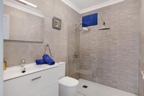 a bathroom with a toilet and a sink and a shower at Puerto Chico E in Playa Blanca