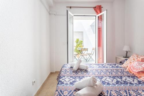 a bedroom with two beds with towels on them at Apartamento Pintada 25 in Nerja