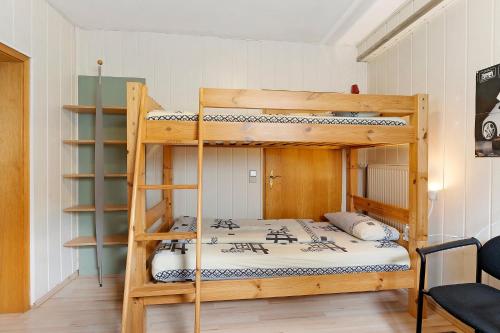 a bedroom with two bunk beds in a room at Ferienwohnung Geiger in Volkertshausen