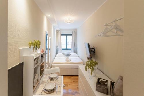 a small apartment with a bed in a room at Ferienwohnung Baltic in Barth