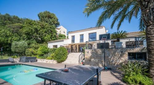 3 Bedrooms Apartment Villa with Private Garden and Pool