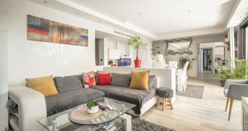 3 Bedrooms Apartment Villa with Private Garden and Pool