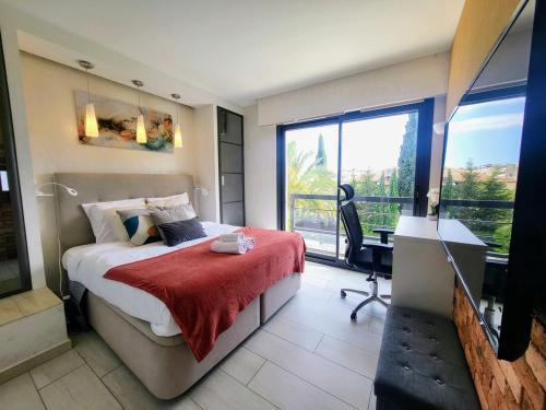 3 Bedrooms Apartment Villa with Private Garden and Pool