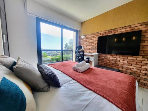 3 Bedrooms Apartment Villa with Private Garden and Pool