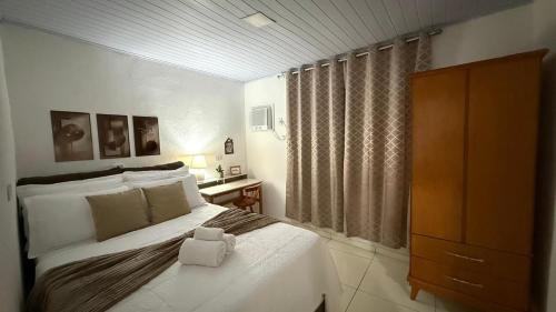a bedroom with a bed with a white box on it at Casa no Vidigal da Nilda in Rio de Janeiro
