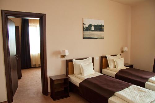 En eller flere senger på et rom på Hotel Hanul de la Rascruce