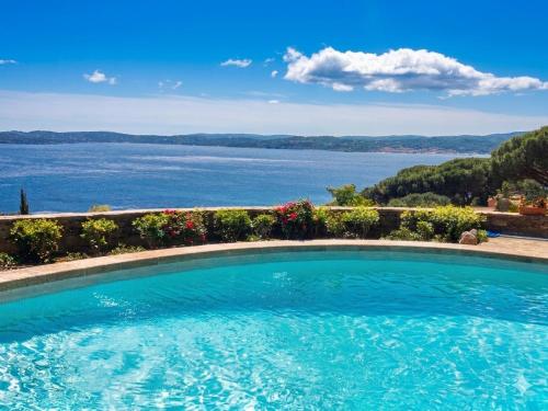 Villa Vue mer exceptionnelle golfe de saint -Tropez piscine 6ch 6 sdb 12 personnes