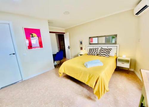 Room in Alicante with private bathroom and terrace