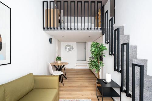 MIMIs Lakeside Loft - NEWLY RENOVATED