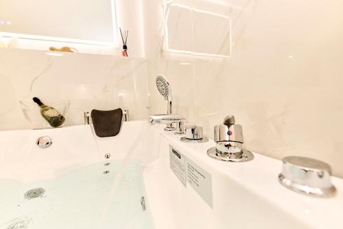 G Luxury Suite Platinum&Gold Red MetroLine to Duomo