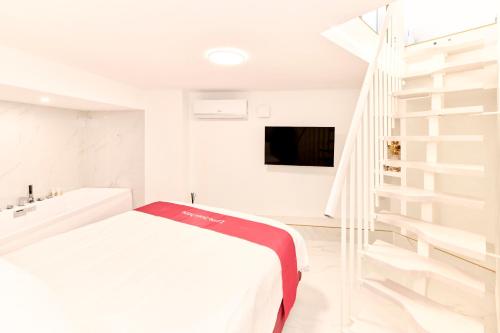 G Luxury Suite Platinum&Gold Red MetroLine to Duomo