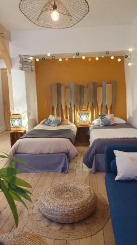 a bedroom with two beds and a couch at T'nature à Château Chalon in Château-Chalon