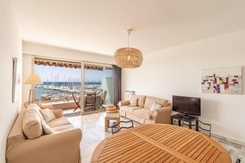 Menton Garavan 2BR by the sea parking