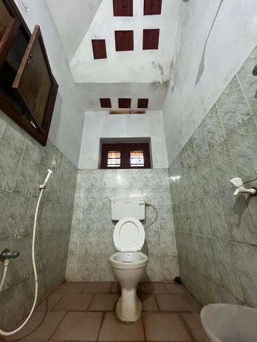 a bathroom with a toilet and a sink at Gravity Groups SSK - Near Sangamithra Jipmer in Puducherry Airpoert