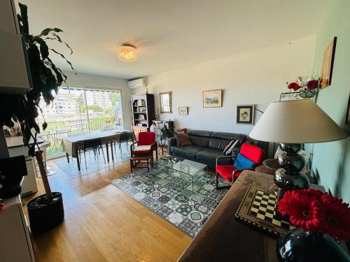 Superb 2 bedrooms, pools, quiet, near sea