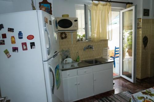 Sunny vintage Athenian apartment!!!