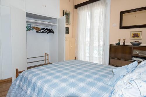 Sunny vintage Athenian apartment!!!