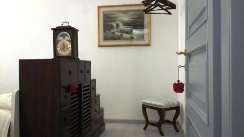 a clock on top of a dresser in a room at PLAN SEA Guest House in Santa Margherita Ligure