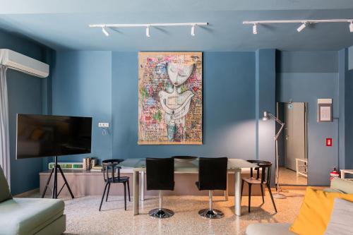 Central and Comfy with Private Balcony and Rooftop Access - CT3
