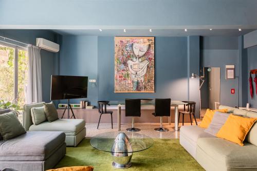 Central and Comfy with Private Balcony and Rooftop Access - CT3