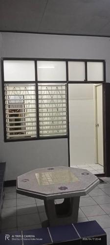 a room with a table and two windows at Kwan Phayao LakeHouse กว๊านพะเยาเลคเฮ้าส์ in Phayao