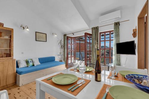 Authentic Hideaway by Riva with Free Parking