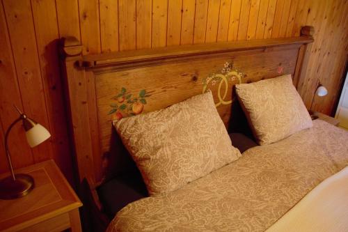 เตียงในห้องที่ La Libellule