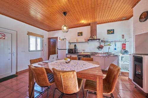 a kitchen and dining room with a table and chairs at Casa Agostinho - with private pool near Coimbra in Graça
