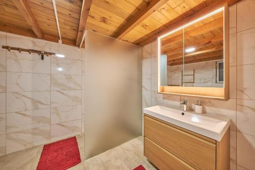 a bathroom with a sink and a shower at Casa Agostinho - with private pool near Coimbra in Graça