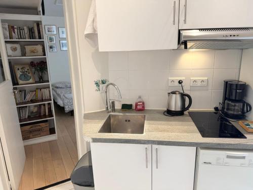 Central Paris - Quiet Apartment in Le Marais, AC and Metro